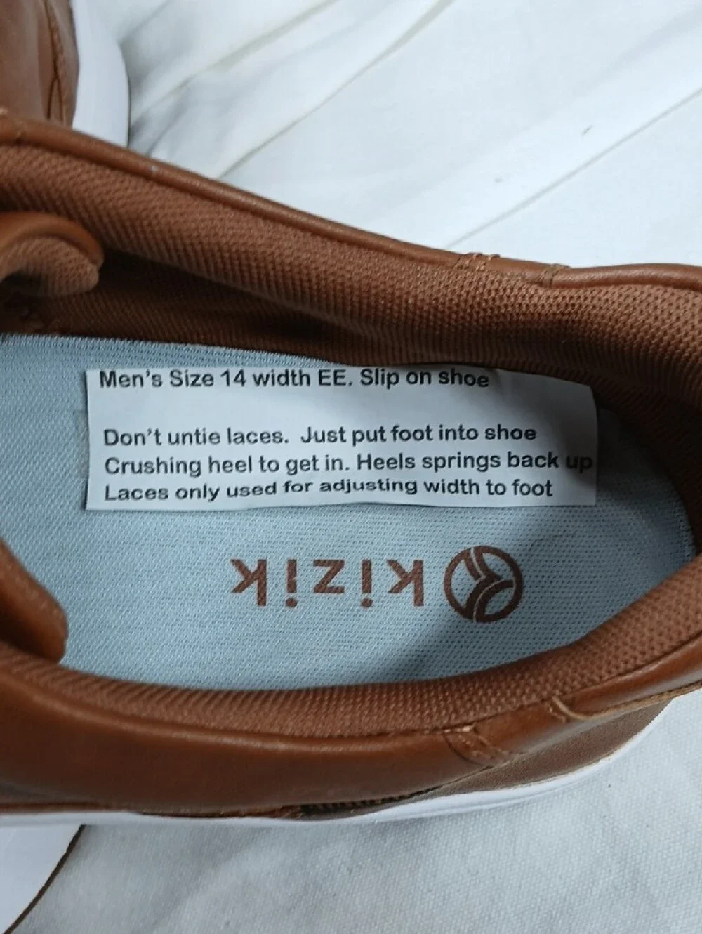 Kizik Classic Brown Low-Top Men's Sneakers with White Sole